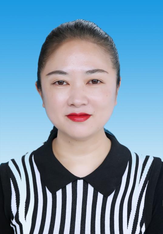 获经济学学士学位